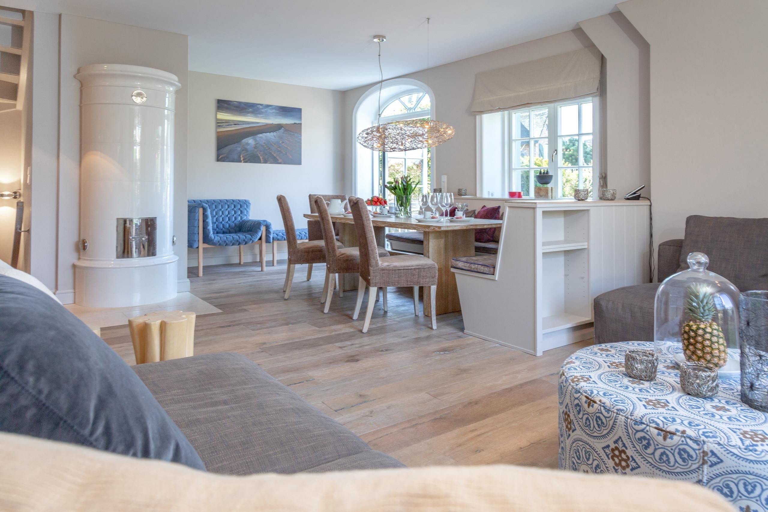 Esszimmer mit Sitzbank in Ferienhaus auf Sylt