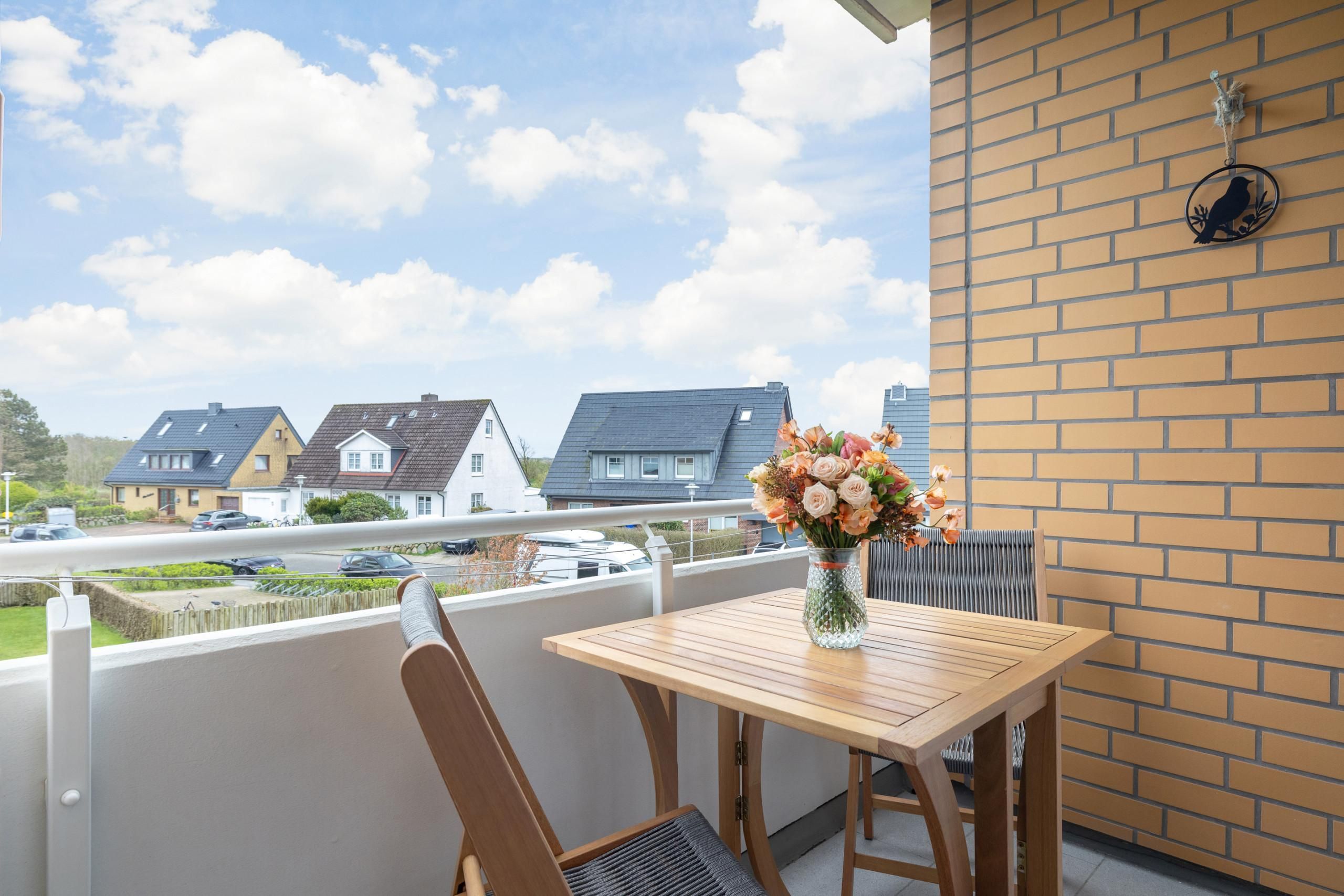 Balkon mit Stühlen in Ferienwohnung auf Sylt