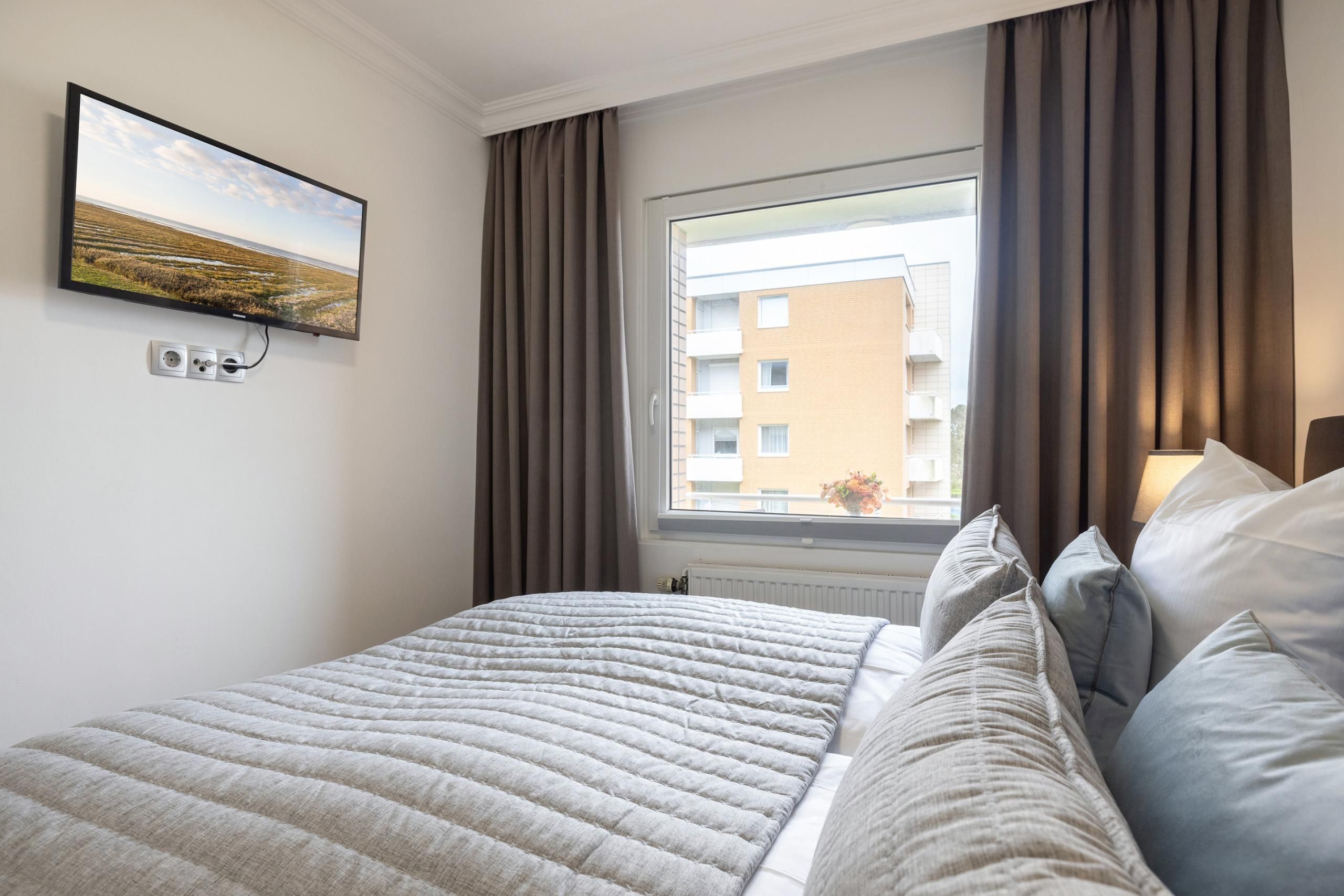 Schlafzimmer mit Doppelbett in Ferienwohnung auf Sylt