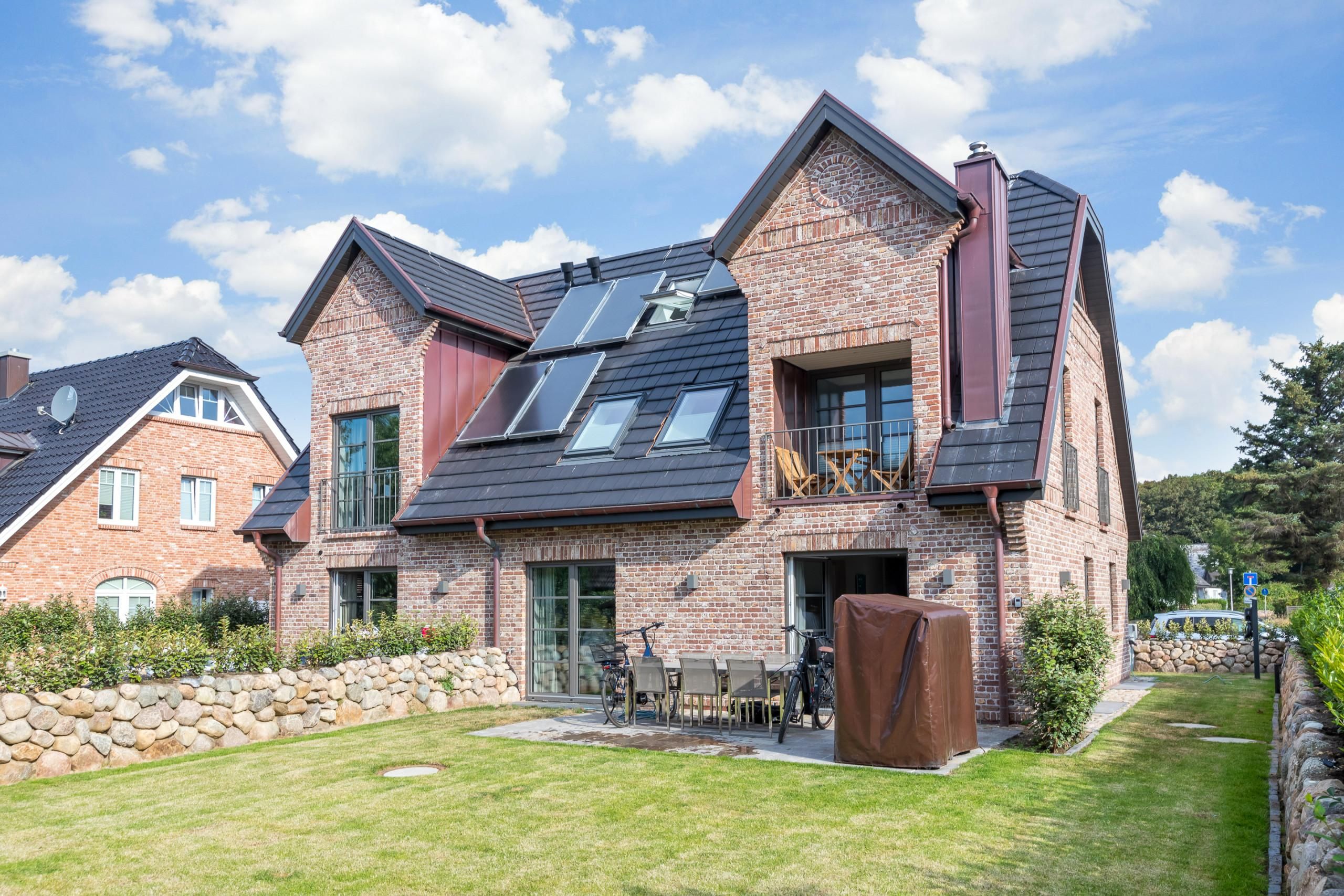 Ferienhaus mit Garten und Strandkorb auf Sylt