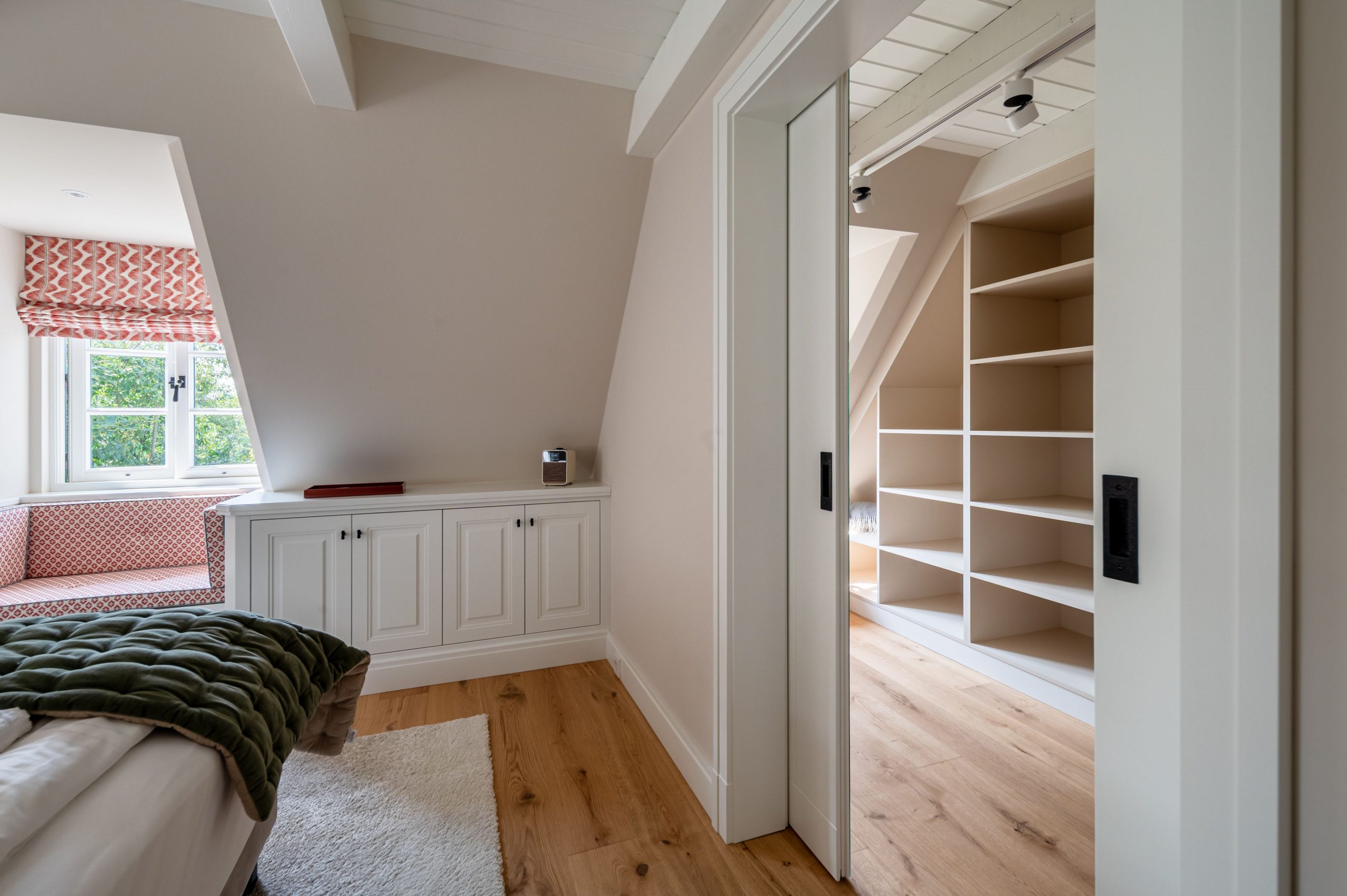 Schlafzimmer und Ankleidezimmer in Ferienhaus auf Sylt
