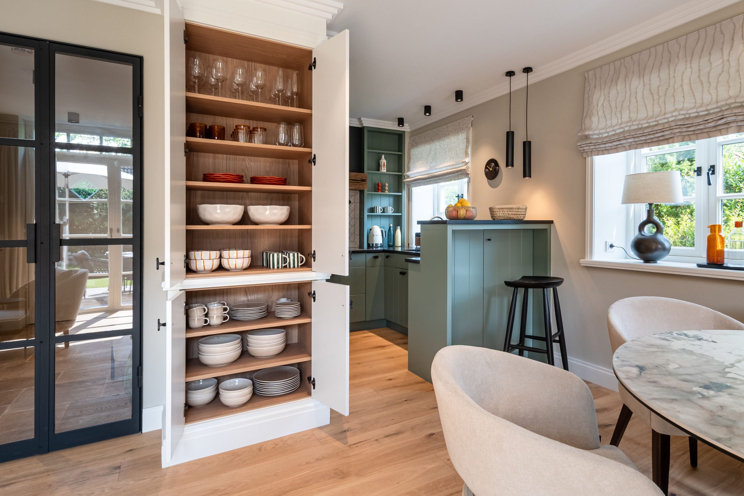 Küche und Esstisch in Ferienhaus auf Sylt